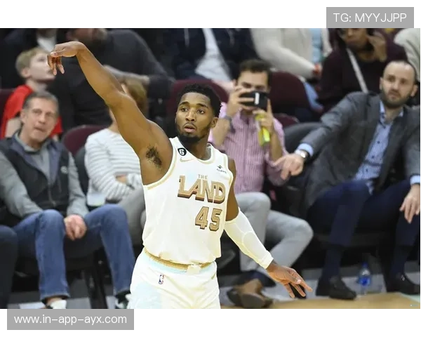 克利夫兰骑士末节冲刺，多诺万米切尔连得7分