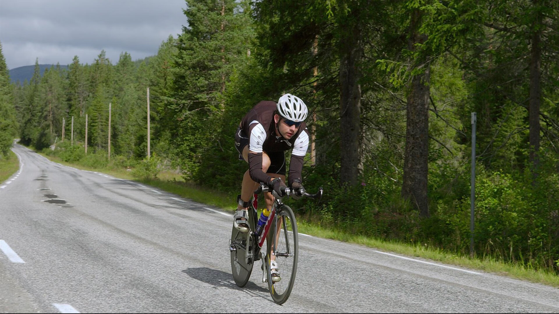 “智能引擎：科技革新引领新速度”，智能科技引领世界下联